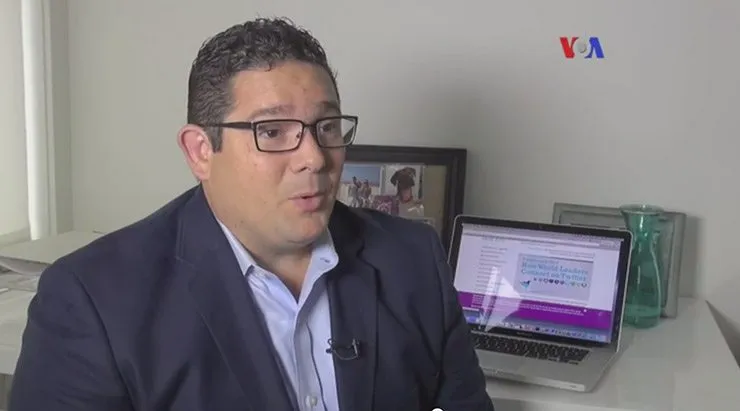 Coro talks about “Twiplomacy” with La Voz de América